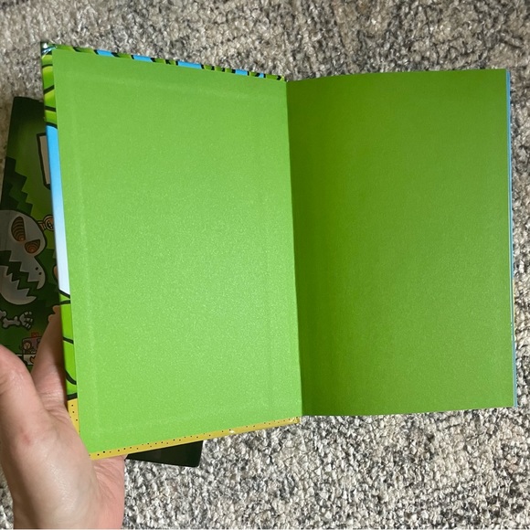 Set of 2 books Dog Man Unleashed & Lord of the Fleas graphic novels novel bundle - Picture 4 of 8